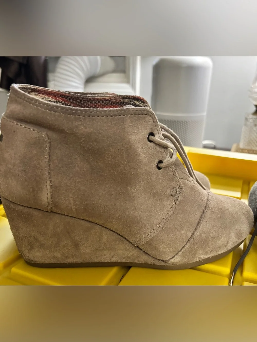 TOMS Desert Wedge Bootie in Taupe Suede -Womens 8.5 - Picture 1 of 7